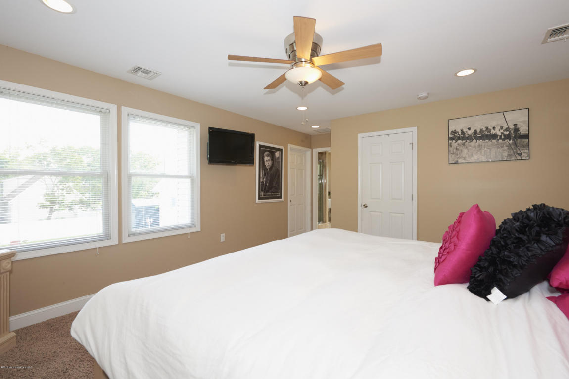 71 Compton St, Middletown, NJ 07748 photo 24
