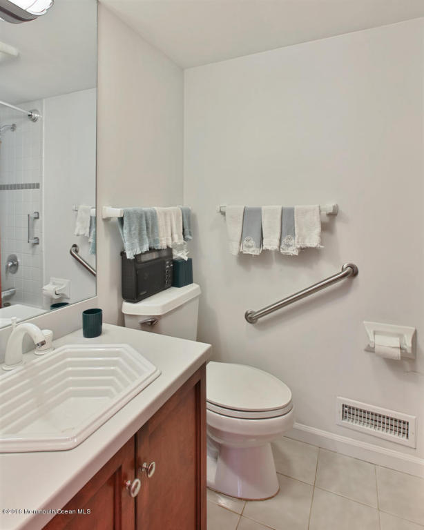 8 Berkeley Sq, Brielle, NJ 08730 photo 20