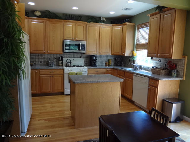 8 Crosswind Rd, Waretown, NJ 08758 photo 3