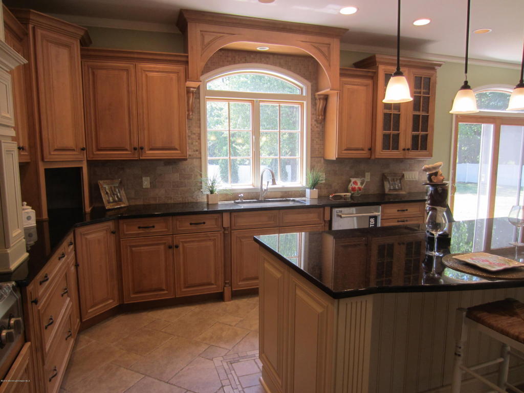 24 Kenneth Ter E, Middletown, NJ 07748 photo 4