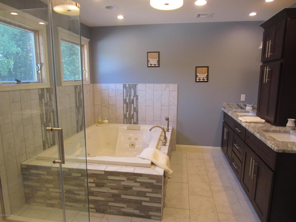 24 Kenneth Ter E, Middletown, NJ 07748 photo 27