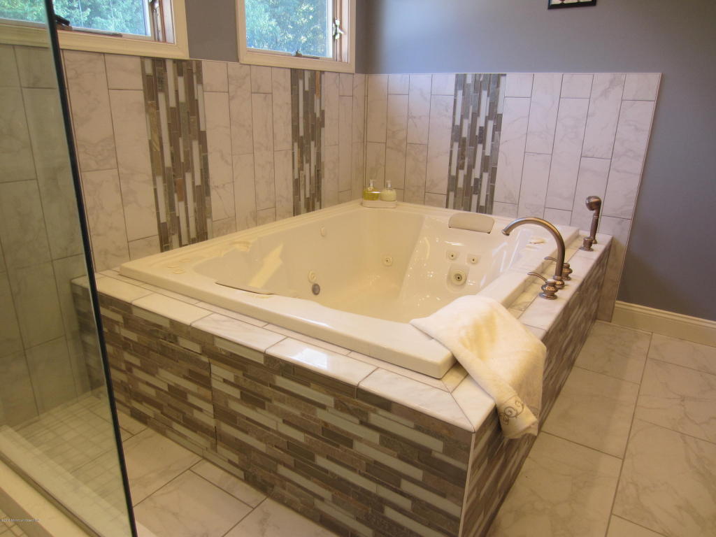 24 Kenneth Ter E, Middletown, NJ 07748 photo 28
