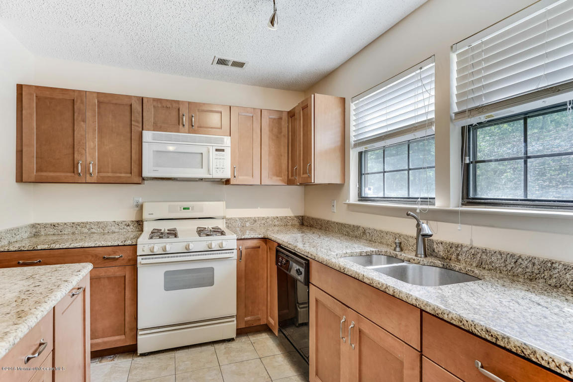 806 Violet Ln, Jackson, NJ 08527 photo 5