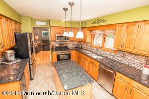 35 Pitney Ln, Jackson, NJ 08527 photo 4