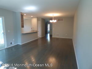 19 Commons Dr, Neptune Township, NJ 07753 photo 5