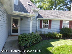 19 Commons Dr, Neptune Township, NJ 07753 photo 2