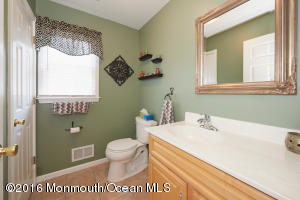 2 Braeside Ave, Middletown, NJ 07748 photo 14