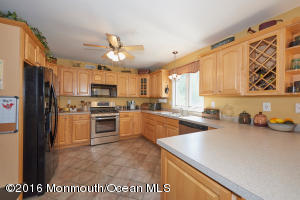 2 Braeside Ave, Middletown, NJ 07748 photo 12