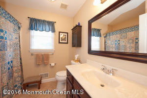 2 Braeside Ave, Middletown, NJ 07748 photo 24