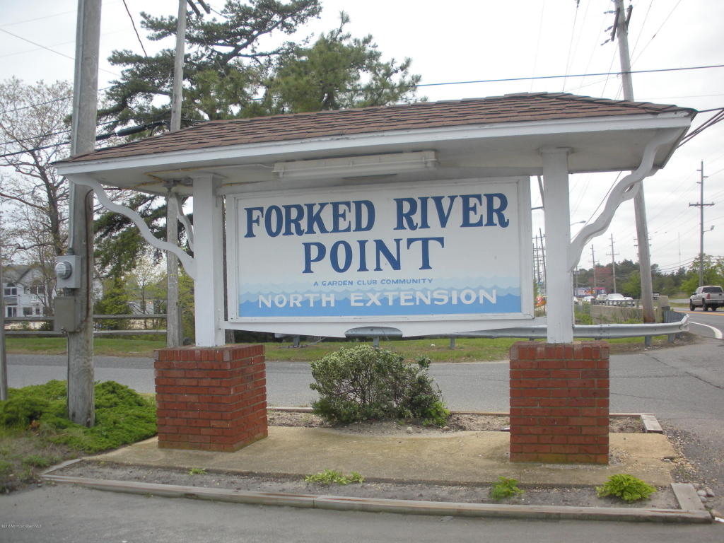 13 Dolphin Ct, Forked River, NJ 08731 photo 2