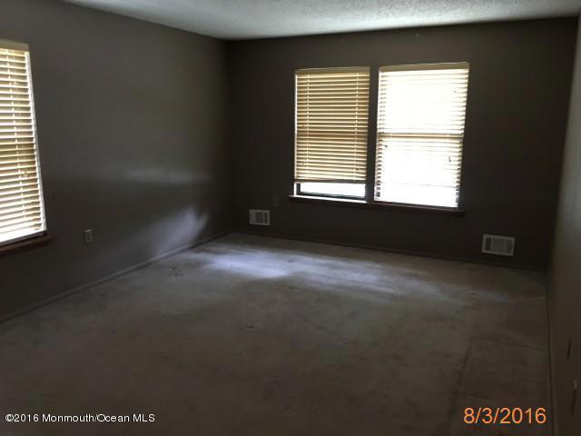 111 Violet Ln, Jackson, NJ 08527 photo 4