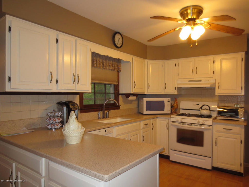 6 Leaf Ln, Matawan, NJ 07747 photo 2