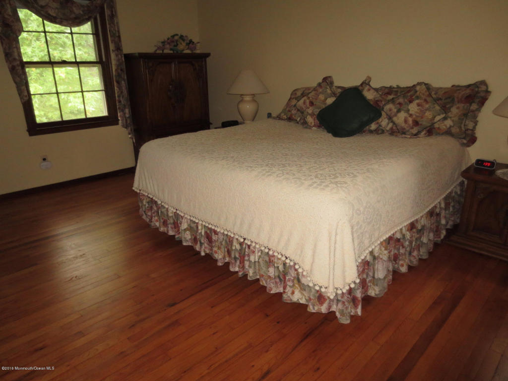 6 Leaf Ln, Matawan, NJ 07747 photo 10