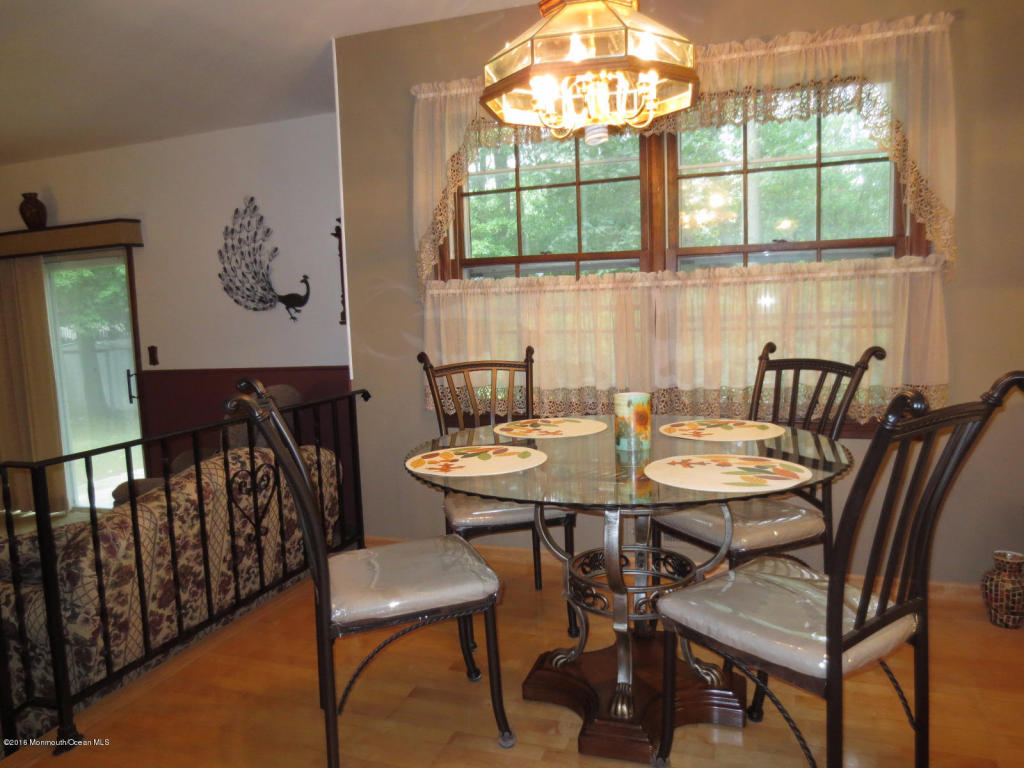6 Leaf Ln, Matawan, NJ 07747 photo 4