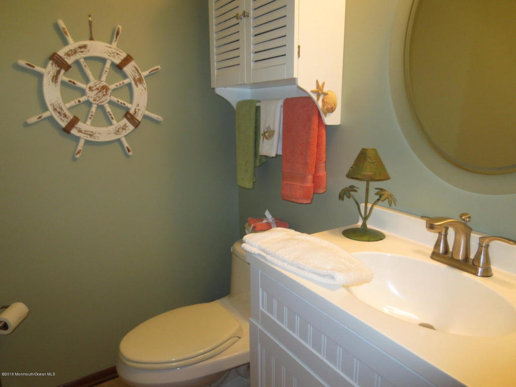 6 Leaf Ln, Matawan, NJ 07747 photo 9
