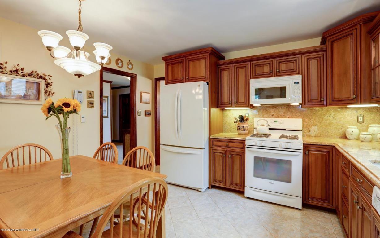 7 Rustic Ln, Matawan, NJ 07747 photo 9