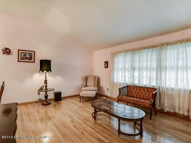 247 Cherry Tree Ln, Middletown, NJ 07748 photo 5