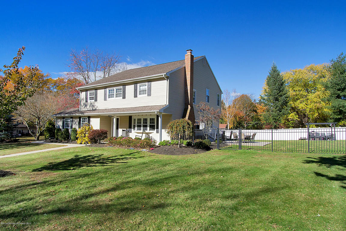 22 Nautilus Dr, Middletown, NJ 07748 photo 2