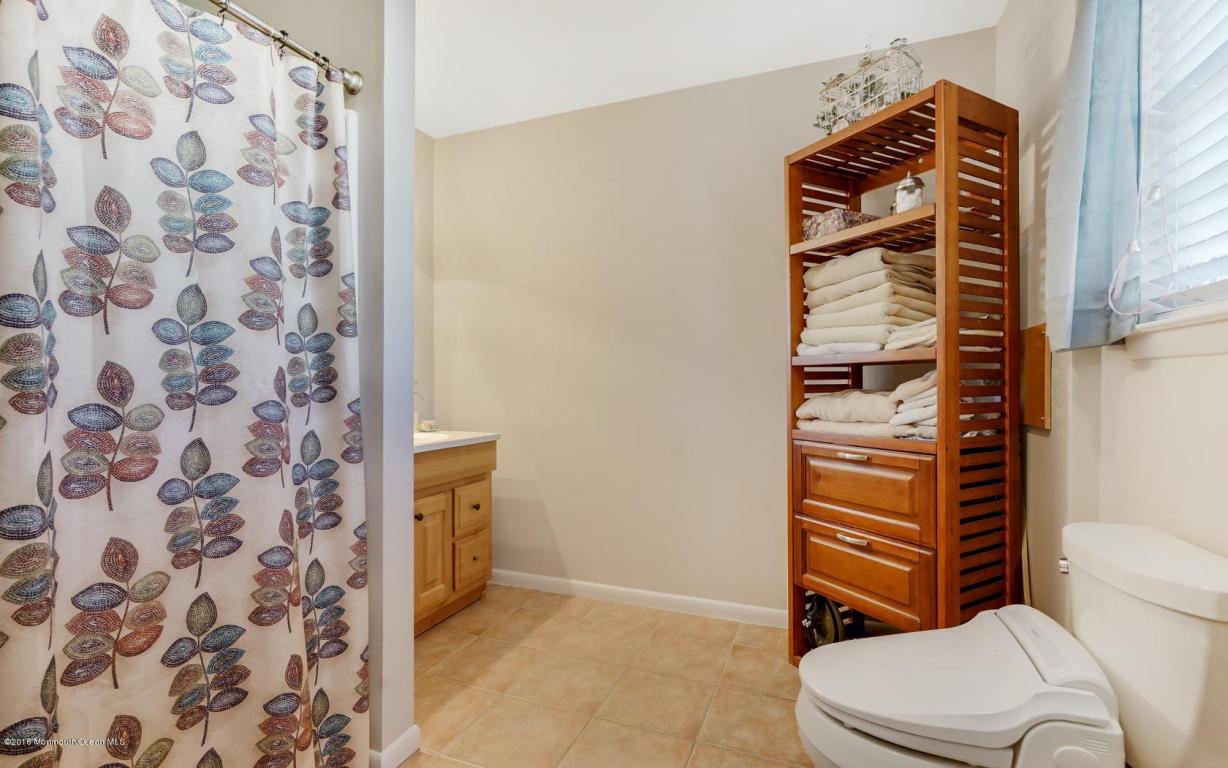 21 Roberta Dr, Howell, NJ 07731 photo 34
