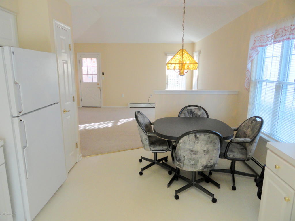 15 Arthur Ct, Jackson, NJ 08527 photo 3
