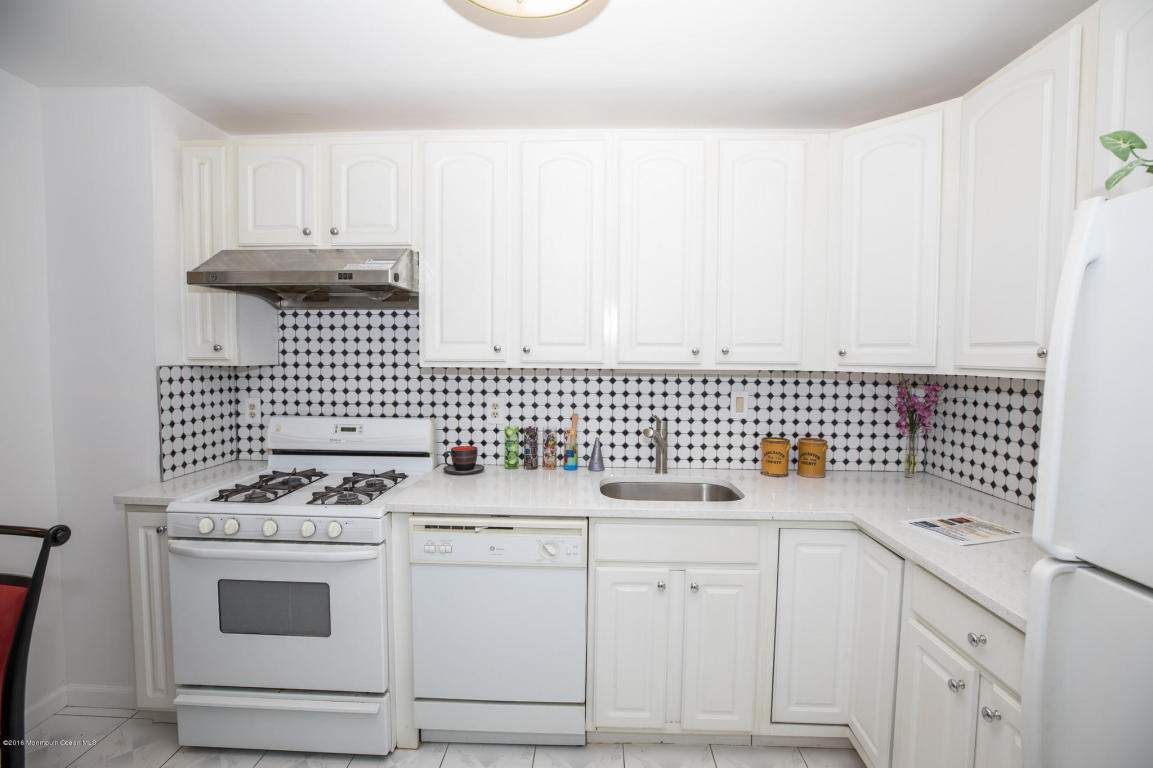 5 Pheasant Run, Edison, NJ 08820 photo 2