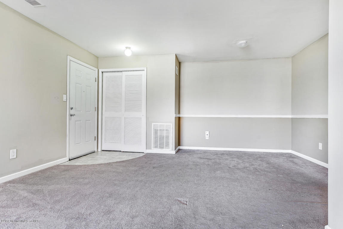 413 Brookview Ct, Howell, NJ 07731 photo 4