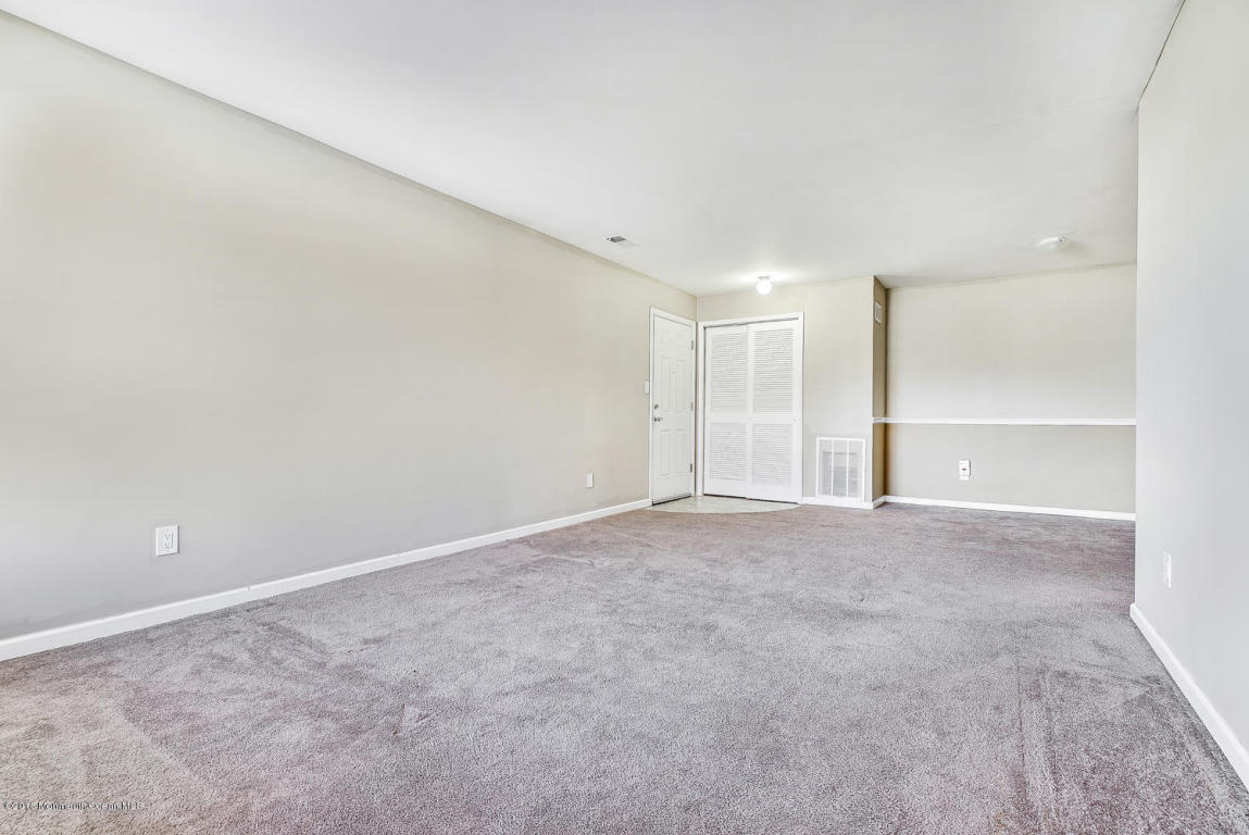 413 Brookview Ct, Howell, NJ 07731 photo 5