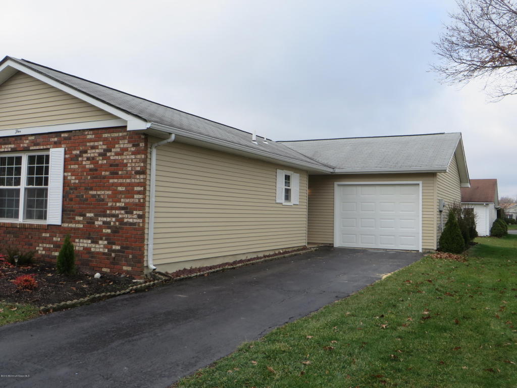 5 Rushmore Dr, Brick, NJ 08724 photo 2