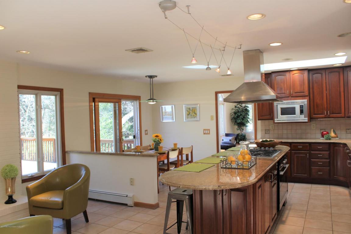 7 Pine Ln, Ocean, NJ 07712 photo 5