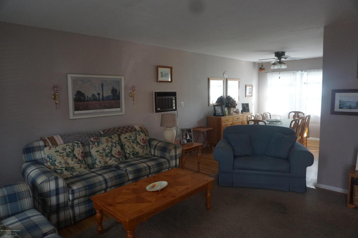 106 Crescent Dr, Brick, NJ 08724 photo 2