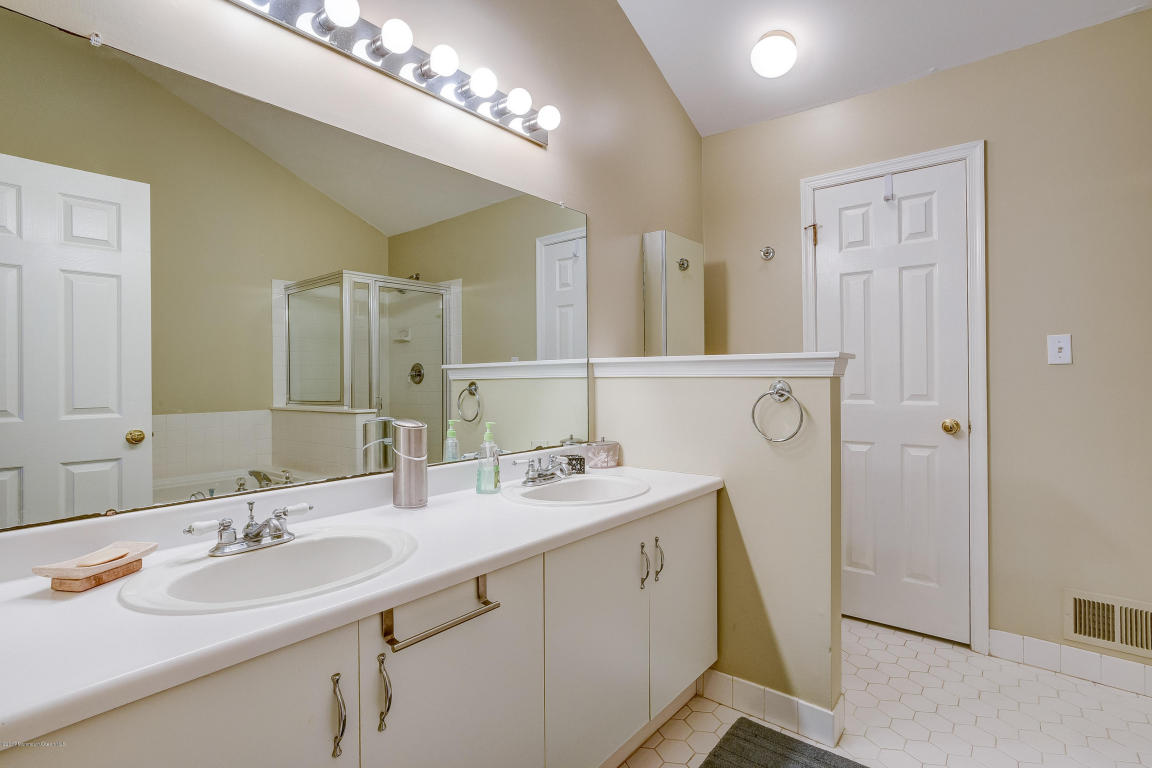 21 Charles Ct, Ocean, NJ 07712 photo 16