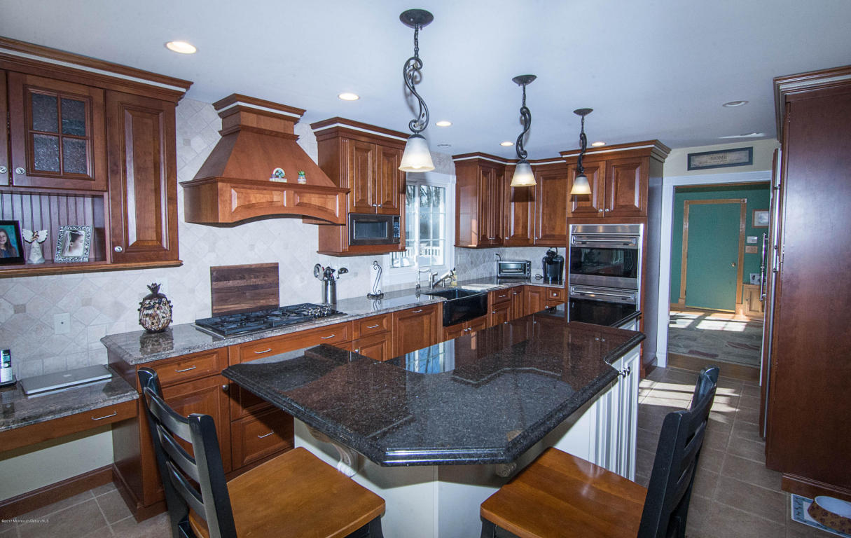 65 Pearl St E, Middletown, NJ 07748 photo 6