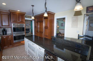 65 Pearl St E, Middletown, NJ 07748 photo 11