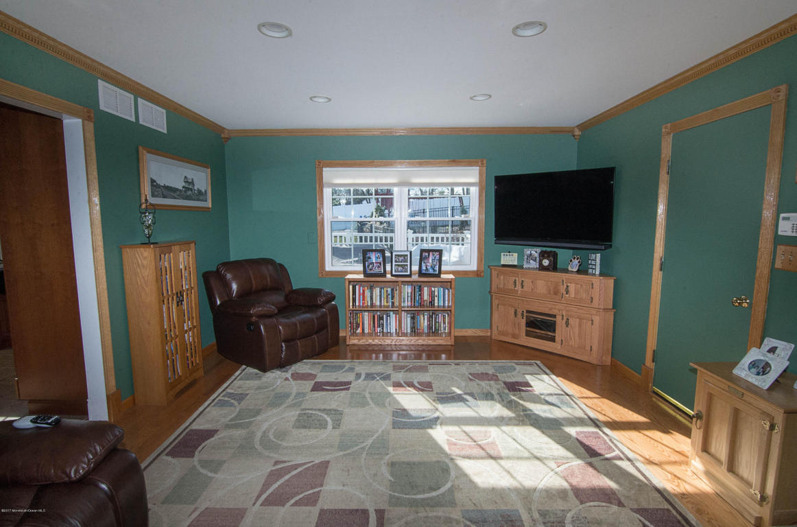 65 Pearl St E, Middletown, NJ 07748 photo 18