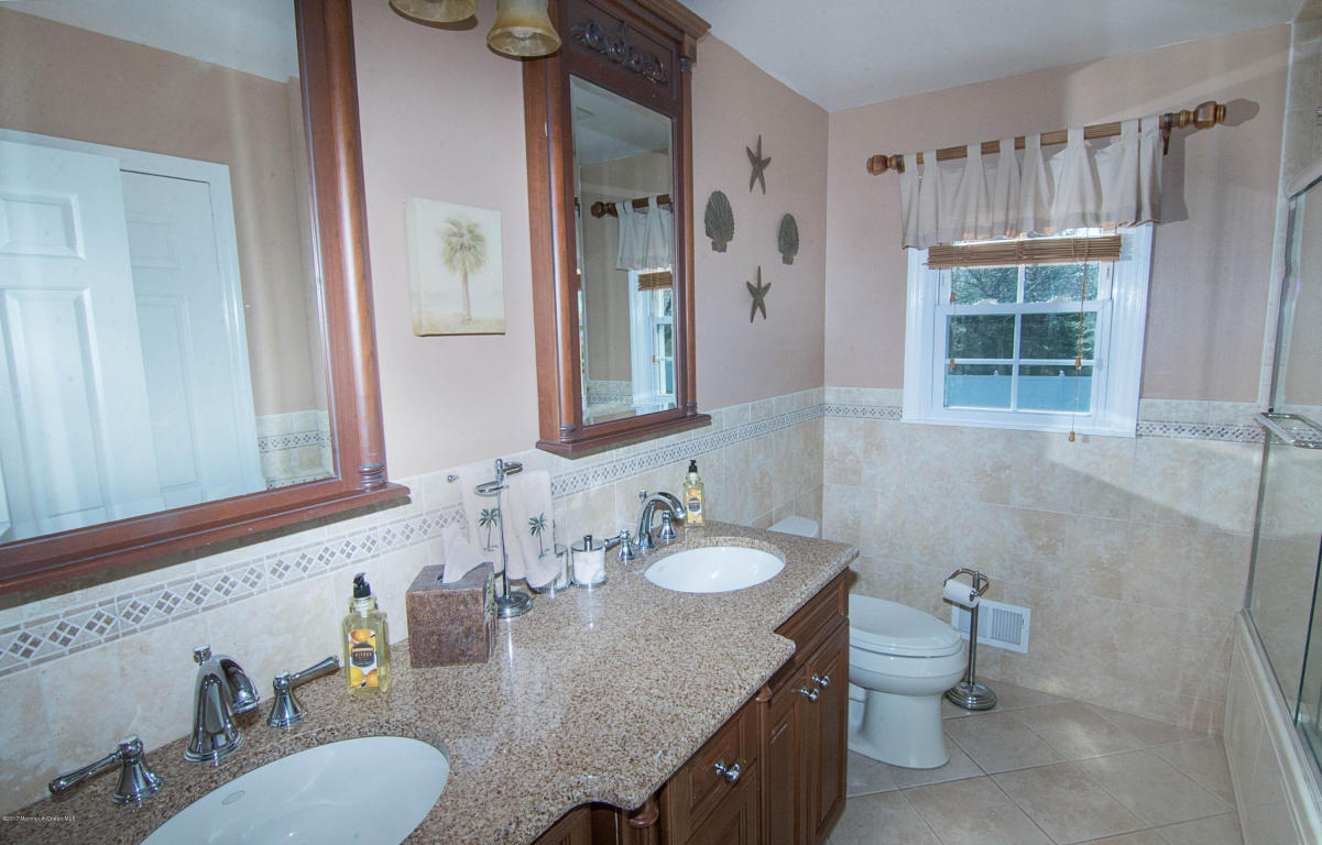 65 Pearl St E, Middletown, NJ 07748 photo 24