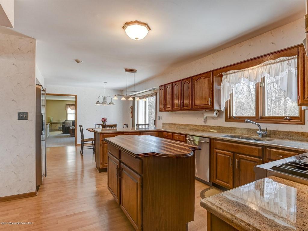 4 Colton Ct, Middletown, NJ 07748 photo 11