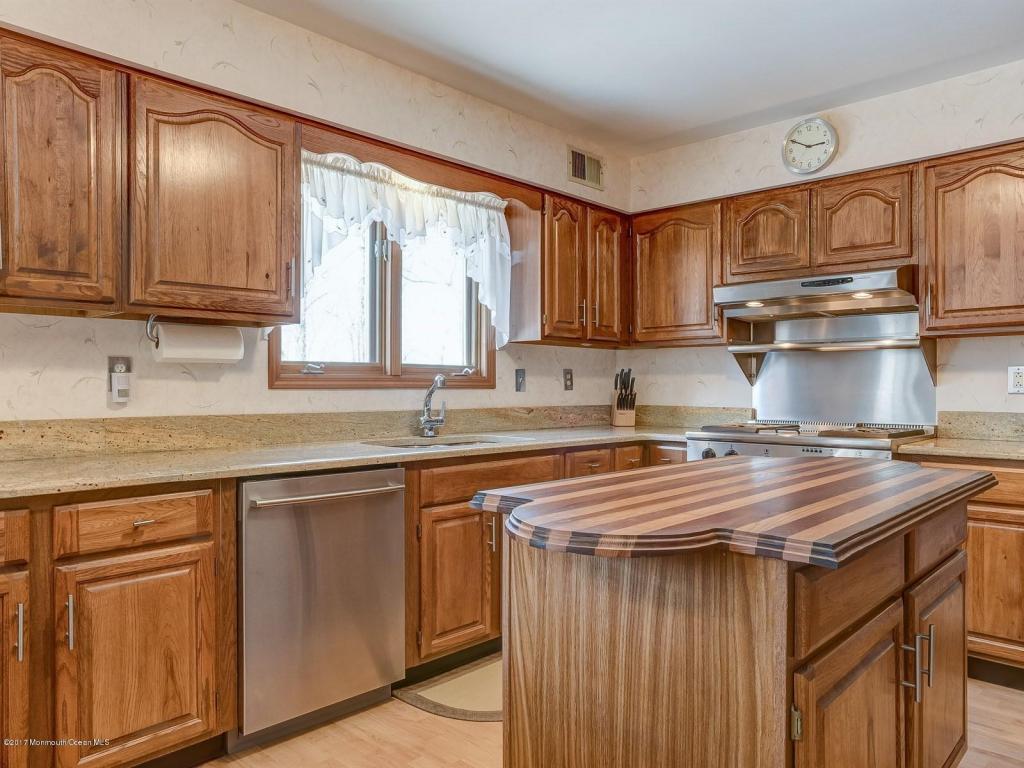 4 Colton Ct, Middletown, NJ 07748 photo 10