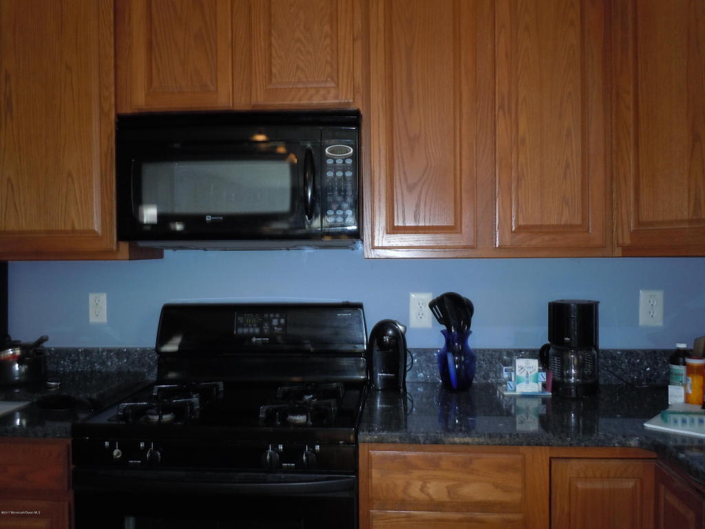 37 Marlow Dr, Jackson, NJ 08527 photo 2