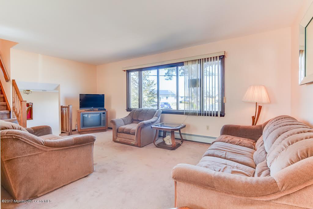 125 E Granada Dr, Brick, NJ 08723 photo 5
