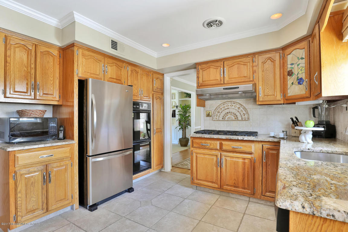 39 Devonshire Ct, Middletown, NJ 07748 photo 12