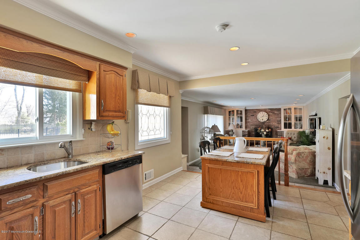39 Devonshire Ct, Middletown, NJ 07748 photo 9