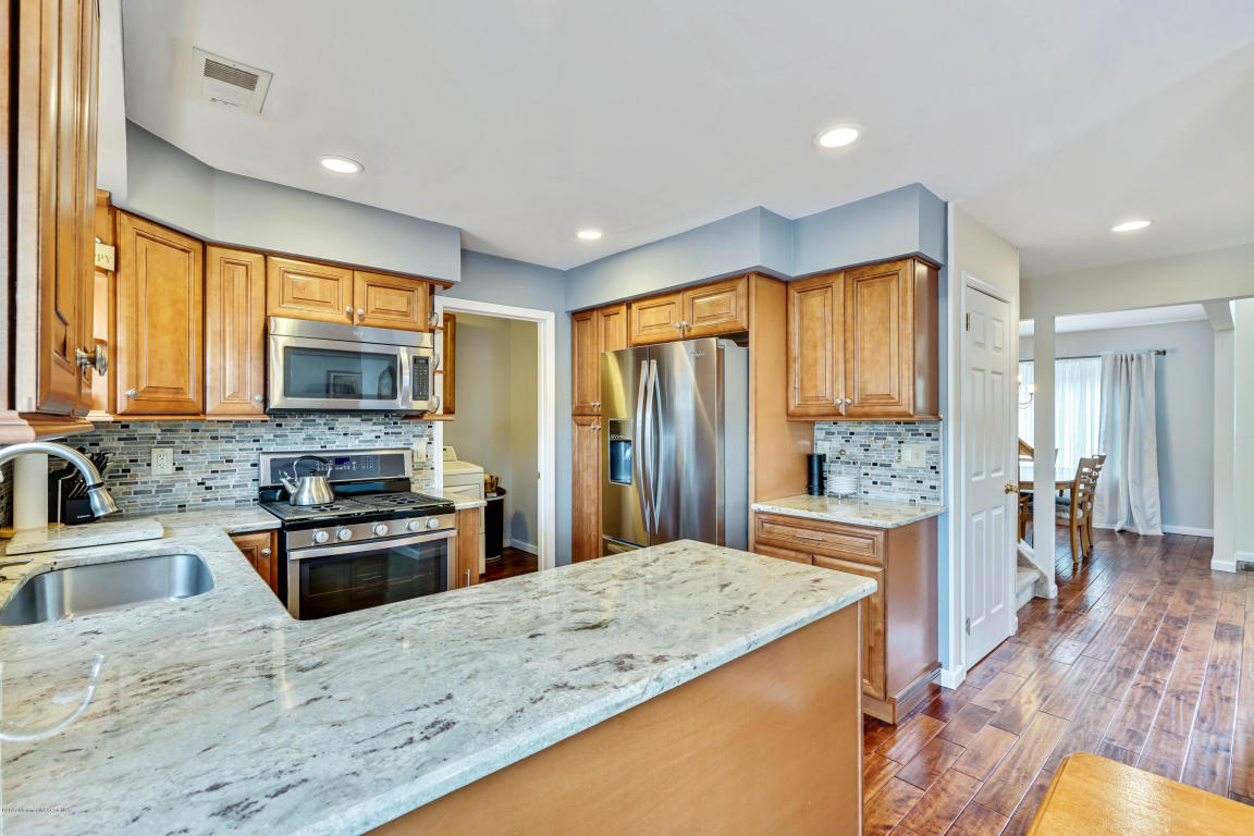 17 Shadow Ridge Ct, Howell, NJ 07731 photo 2