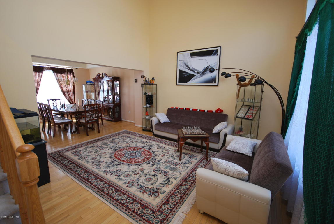 31 Kirschman Dr, Matawan, NJ 07747 photo 3