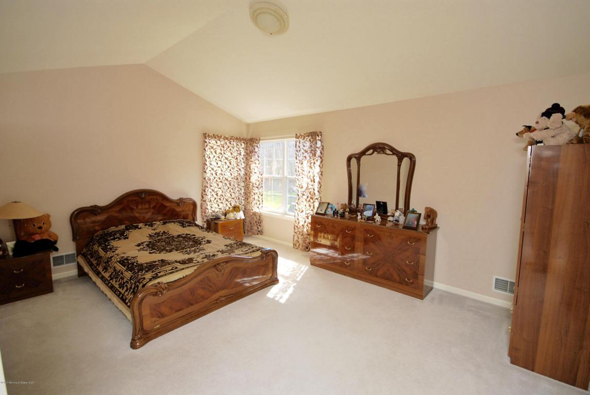 31 Kirschman Dr, Matawan, NJ 07747 photo 8