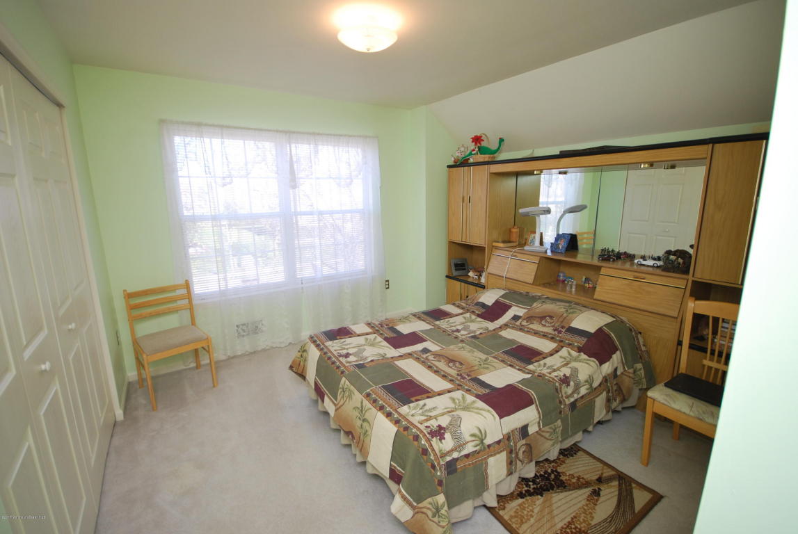 31 Kirschman Dr, Matawan, NJ 07747 photo 7