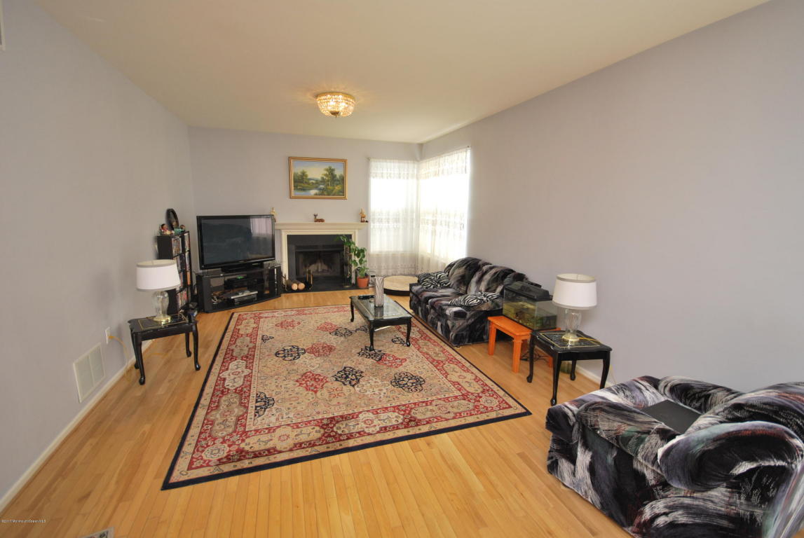31 Kirschman Dr, Matawan, NJ 07747 photo 5