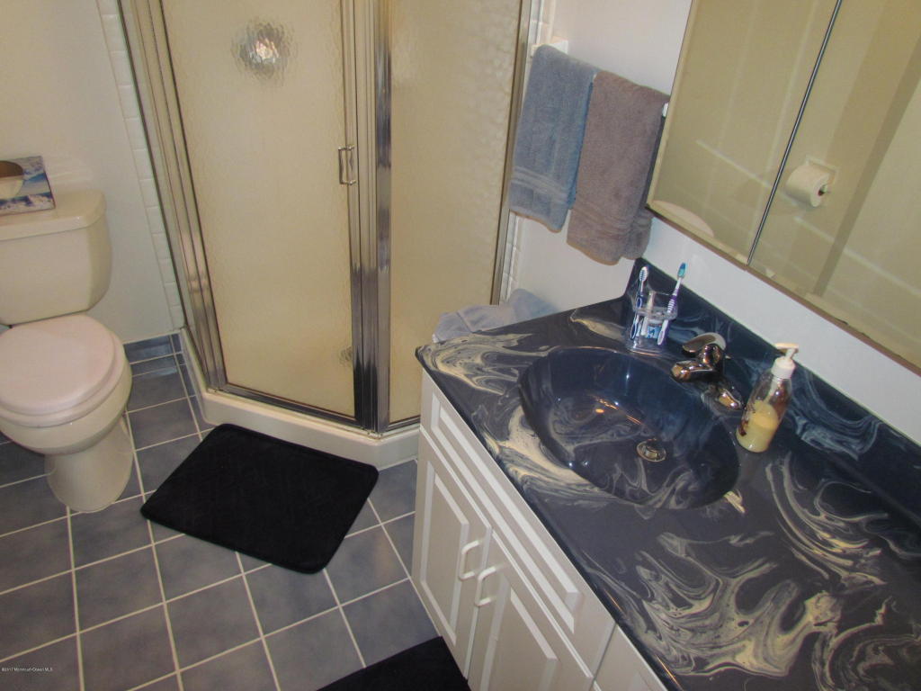 10 Mohawk Dr, Matawan, NJ 07747 photo 17