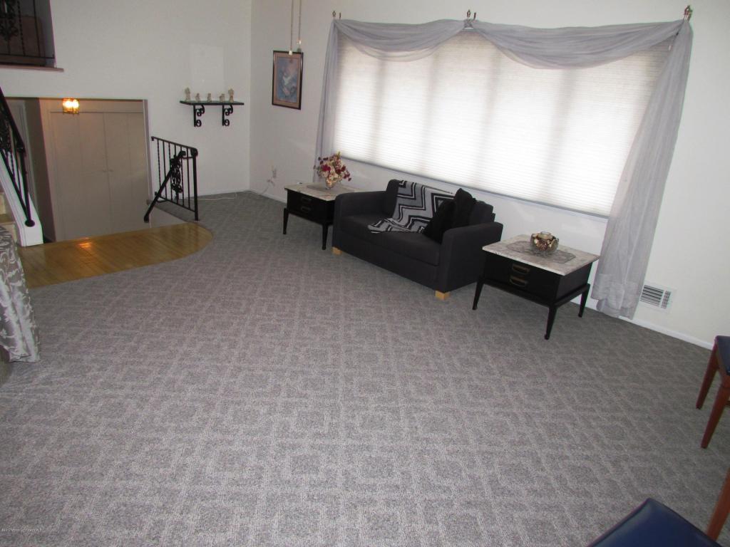 10 Mohawk Dr, Matawan, NJ 07747 photo 8