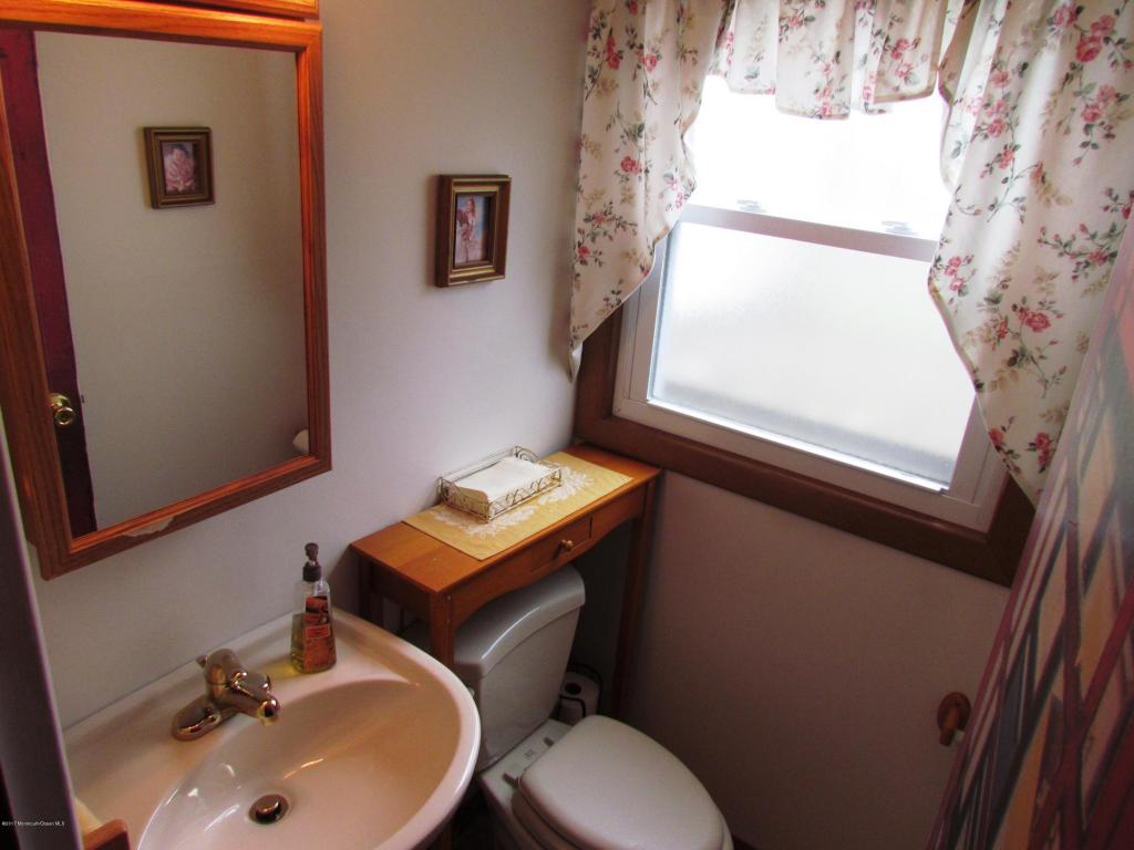 10 Mohawk Dr, Matawan, NJ 07747 photo 13