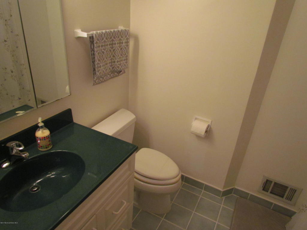 10 Mohawk Dr, Matawan, NJ 07747 photo 20